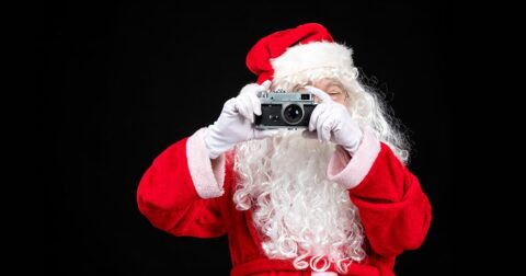 Père Noël prenant une photo
