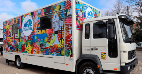 Camion multicolore