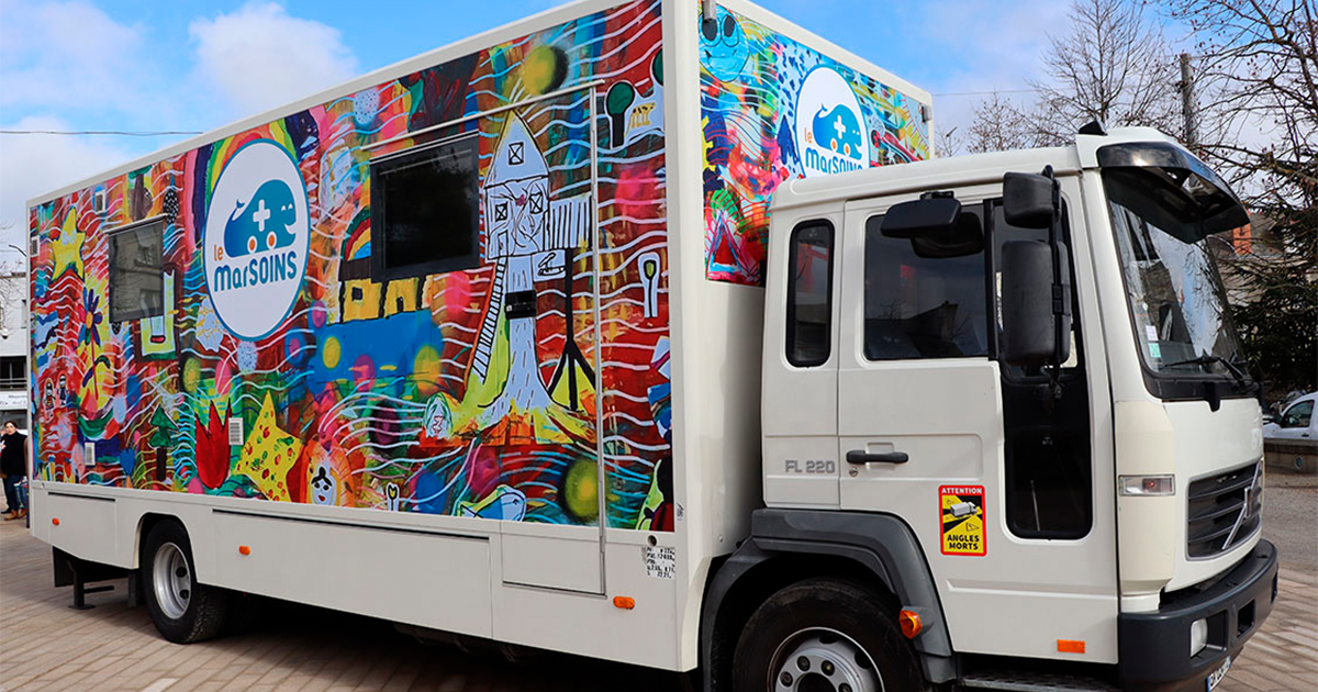 Camion multicolore