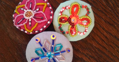 Broches rondes en perle faites main